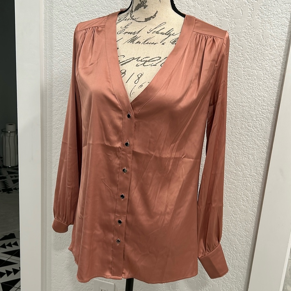 White House Black Market blouse size 8 New with tags.